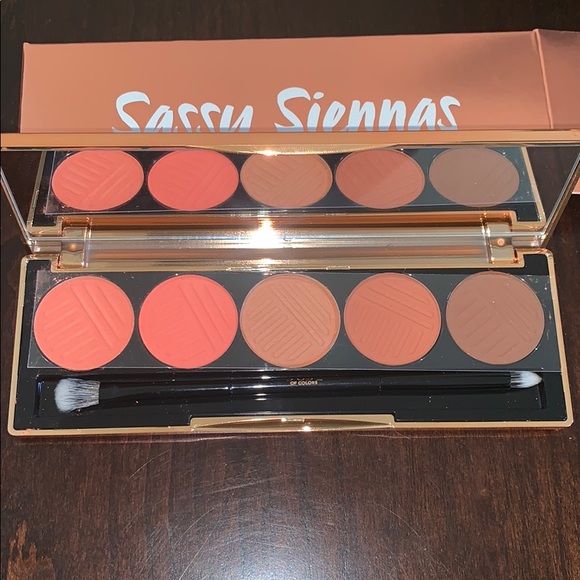 Sassy siennas eyeshadow palette - Picture 2 of 3